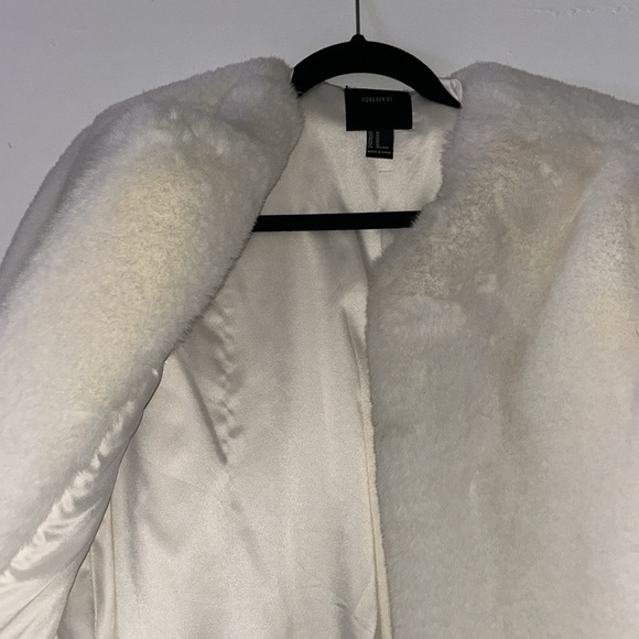 Super cozy and warm fur bomber jacket - Picture 3 of 4